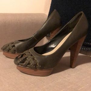 Dark hunter green, Michael Antonio heels size 7
